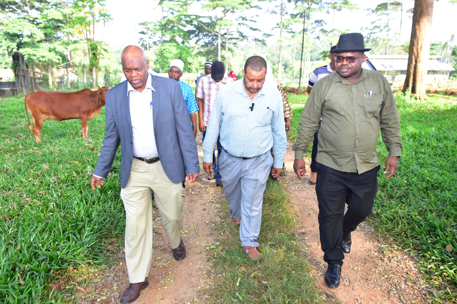 WAZIRI WA KILIMO, UMWAGILIAJI, MALIASILI NA MIFUGO SHAMATA SHAAME KHAMIS. AMEFANYA ZIARA KUKAGUA MAENDELEO KATIKA TAASISI YA UTAFITI WA KILIMO NA MIFUGO ZANZIBAR