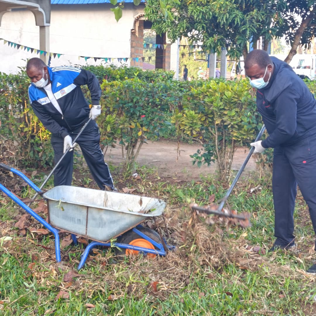 Waziri wa Kilimo na Naibu Waziri Waongoza Zoezi la Usafi wa Mazingira Kaskazini B katika Maadhimisho ya Miaka 62 ya Mapinduzi ya Zanzibar.